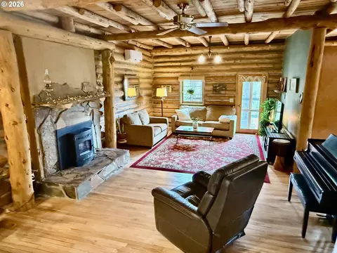 Living - 2215 Pine Oak Rd, Mosier, OR 97040 photo 2 of 5