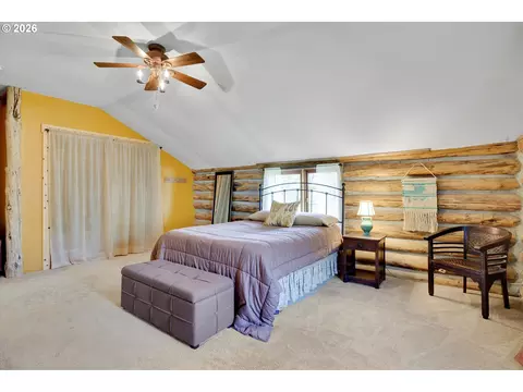 Bedroom - 2215 Pine Oak Rd, Mosier, OR 97040 photo 4 of 9