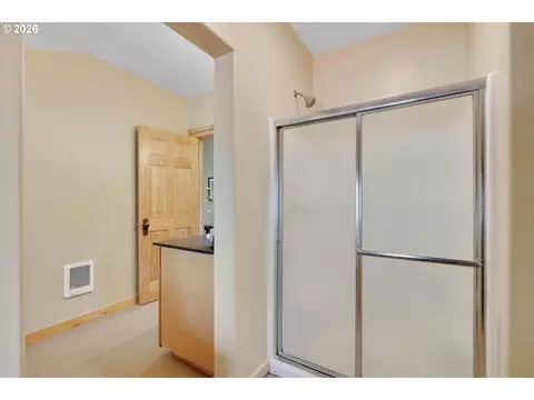 Bath - 2215 Pine Oak Rd, Mosier, OR 97040 photo 4 of 4