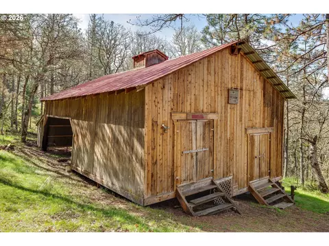 Exterior - 2215 Pine Oak Rd, Mosier, OR 97040 photo 1 of 8
