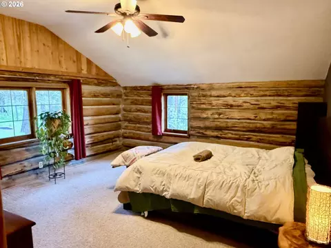 Bedroom - 2215 Pine Oak Rd, Mosier, OR 97040 photo 1 of 9