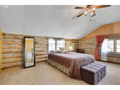 Bedroom - 2215 Pine Oak Rd, Mosier, OR 97040 photo 3 of 9