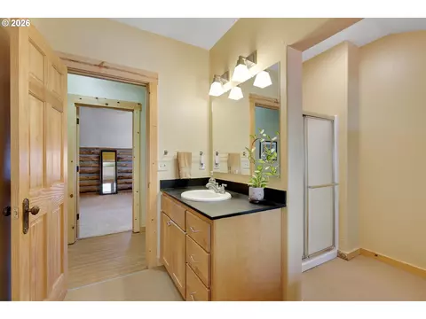 Bath - 2215 Pine Oak Rd, Mosier, OR 97040 photo 3 of 4