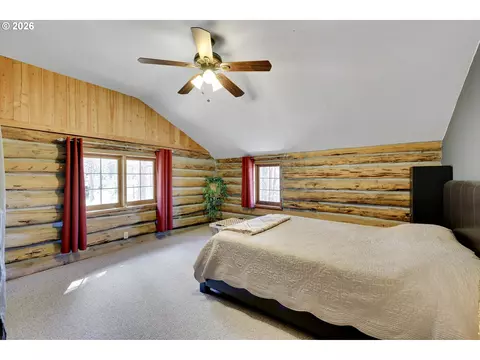 Bedroom - 2215 Pine Oak Rd, Mosier, OR 97040 photo 2 of 9