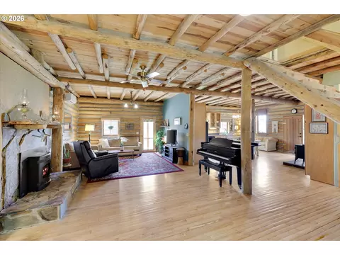 Living - 2215 Pine Oak Rd, Mosier, OR 97040 photo 5 of 5