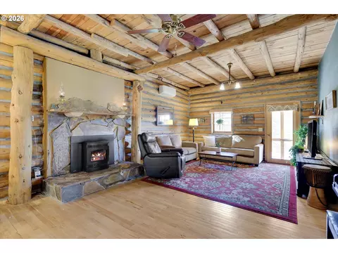 Living - 2215 Pine Oak Rd, Mosier, OR 97040 photo 4 of 5