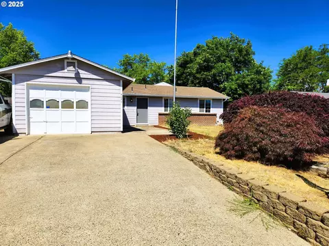 4285 Coronado Dr, Roseburg, OR 97471