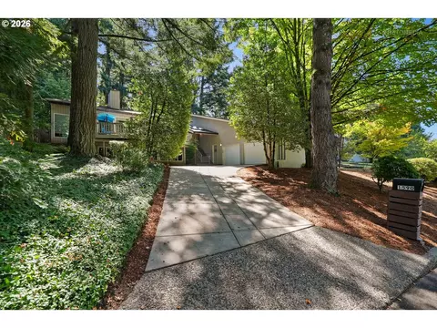 1590 Woodland Ter, Lake Oswego, OR 97034