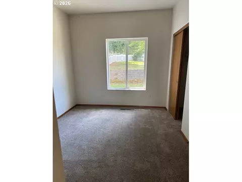 Bedroom - 4040 NW 18th Cir, Camas, WA 98607 photo 1 of 6