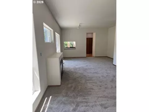 Living - 4040 NW 18th Cir, Camas, WA 98607 photo 4 of 4