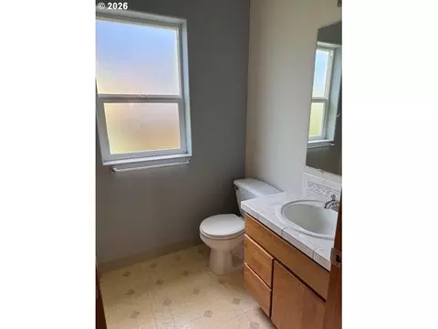 Bath - 4040 NW 18th Cir, Camas, WA 98607 photo 1 of 3