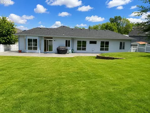 Exterior - 4040 NW 18th Cir, Camas, WA 98607 photo 5 of 8