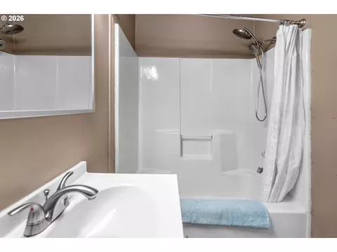Bath - 43683 Main St, Pendleton, OR 97801 photo 2 of 3