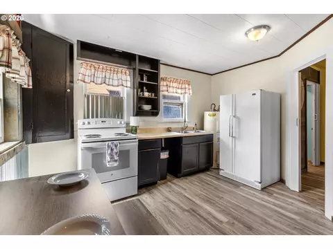 Kitchen - 43683 Main St, Pendleton, OR 97801 photo 5 of 5