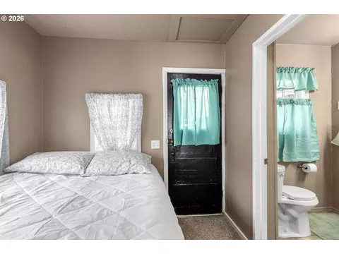Bedroom - 43683 Main St, Pendleton, OR 97801 photo 2 of 4