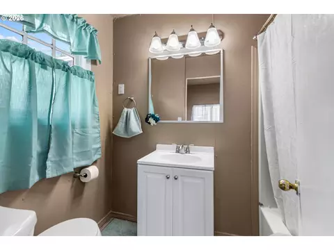 Bath - 43683 Main St, Pendleton, OR 97801 photo 1 of 3