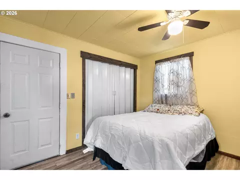 Bedroom - 43683 Main St, Pendleton, OR 97801 photo 3 of 4