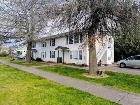 224 C St, Independence, OR 97351