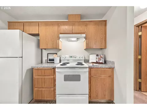 Kitchen - 2319 NW Stanley Ave, Gresham, OR 97030 photo 2 of 6