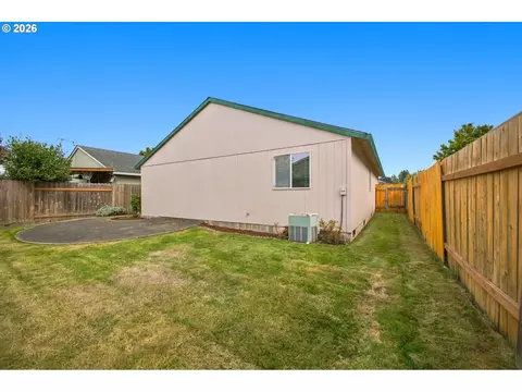 Exterior - 2319 NW Stanley Ave, Gresham, OR 97030 photo 5 of 6