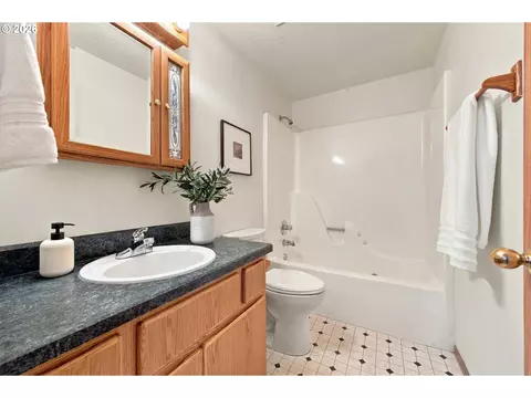 Bath - 2319 NW Stanley Ave, Gresham, OR 97030 photo 1 of 2