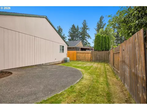 Exterior - 2319 NW Stanley Ave, Gresham, OR 97030 photo 4 of 6