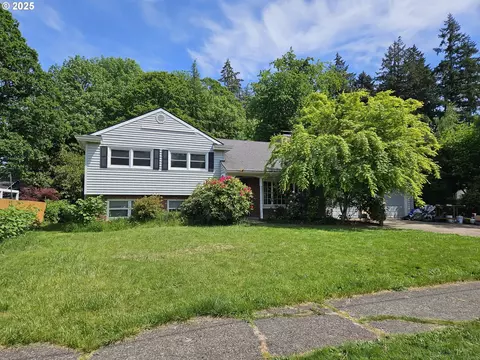 1195 Hallinan St, Lake Oswego, OR 97034