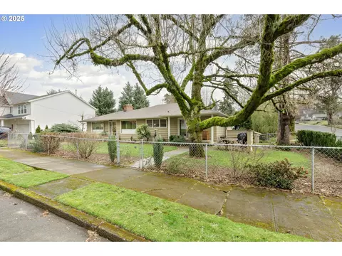 1608 Jackson St, Oregon City, OR 97045