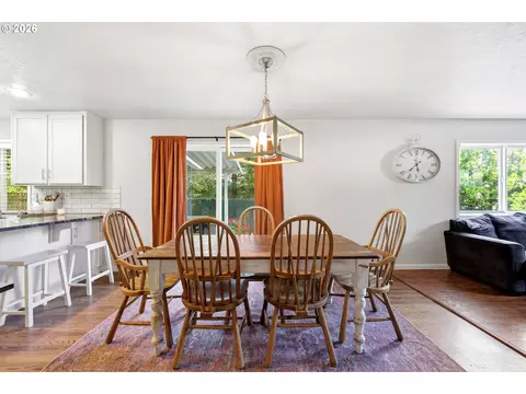 Dining - 4063 NE 11th Way, Gresham, OR 97030 photo 1 of 2