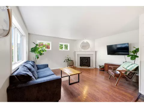 Living - 4063 NE 11th Way, Gresham, OR 97030 photo 2 of 3