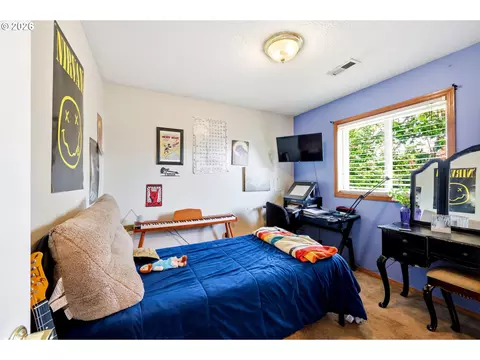 Bedroom - 4063 NE 11th Way, Gresham, OR 97030 photo 3 of 5