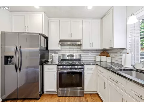Kitchen - 4063 NE 11th Way, Gresham, OR 97030 photo 3 of 4