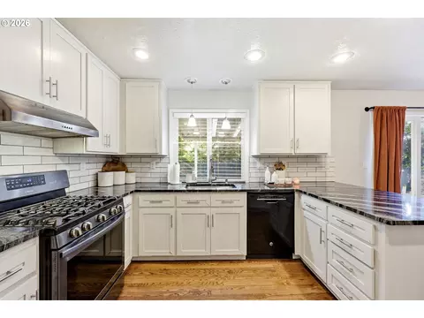 Kitchen - 4063 NE 11th Way, Gresham, OR 97030 photo 2 of 4