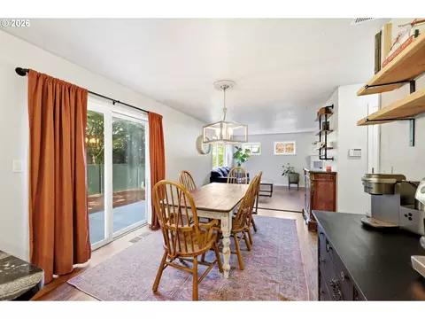 Dining - 4063 NE 11th Way, Gresham, OR 97030 photo 2 of 2