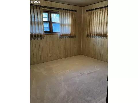 Bedroom - 610 SE Isaac Ave, Pendleton, OR 97801 photo 1 of 3