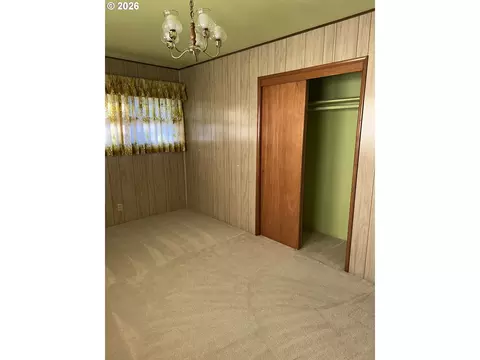 Bedroom - 610 SE Isaac Ave, Pendleton, OR 97801 photo 2 of 3