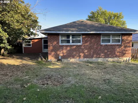 Exterior - 610 SE Isaac Ave, Pendleton, OR 97801 photo 3 of 4