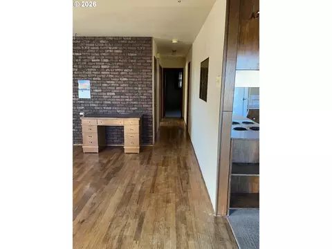 Entry Way - 610 SE Isaac Ave, Pendleton, OR 97801 photo 2 of 2