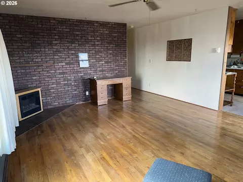 Living - 610 SE Isaac Ave, Pendleton, OR 97801 photo 3 of 4