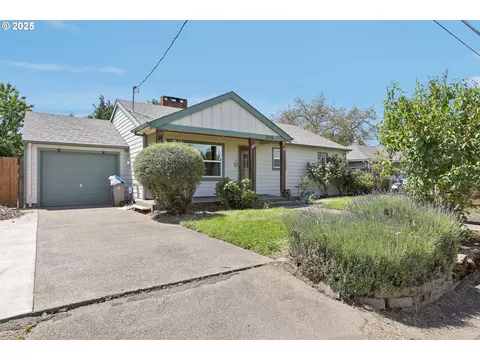 306 9th St, Dayton, OR 97114