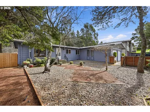 1623 Lincoln St, North Bend, OR 97459