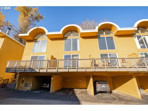 847 SW Broadway Dr, Portland, OR 97201