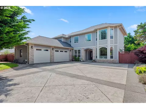 2270 Hayes St, North Bend, OR 97459