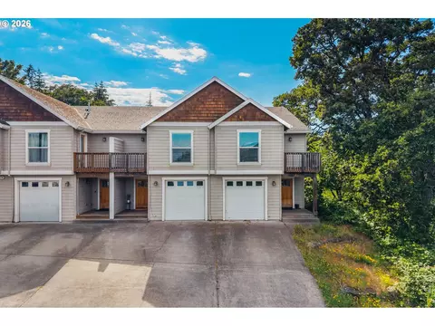 214 N 18th St, Hood River, OR 97031