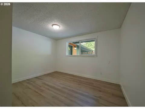 Bedroom - 209 Sunset Dr, Longview, WA 98632 photo 4 of 5