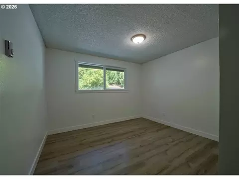 Bedroom - 209 Sunset Dr, Longview, WA 98632 photo 2 of 5