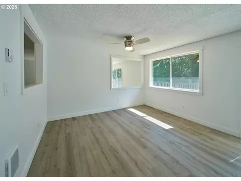 Living - 209 Sunset Dr, Longview, WA 98632 photo 2 of 2