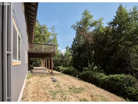 Exterior - 209 Sunset Dr, Longview, WA 98632 photo 7 of 16