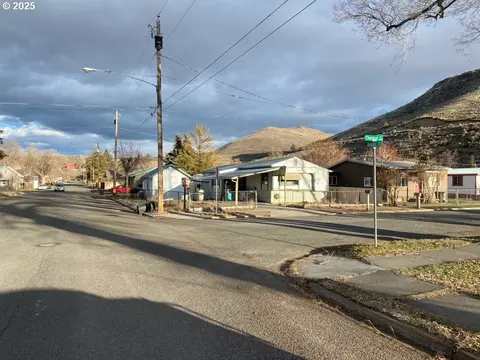 1690 Chestnut St, Baker City, OR 97814