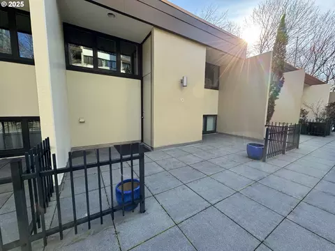 255 SW Harrison St #TH-10, Portland, OR 97201